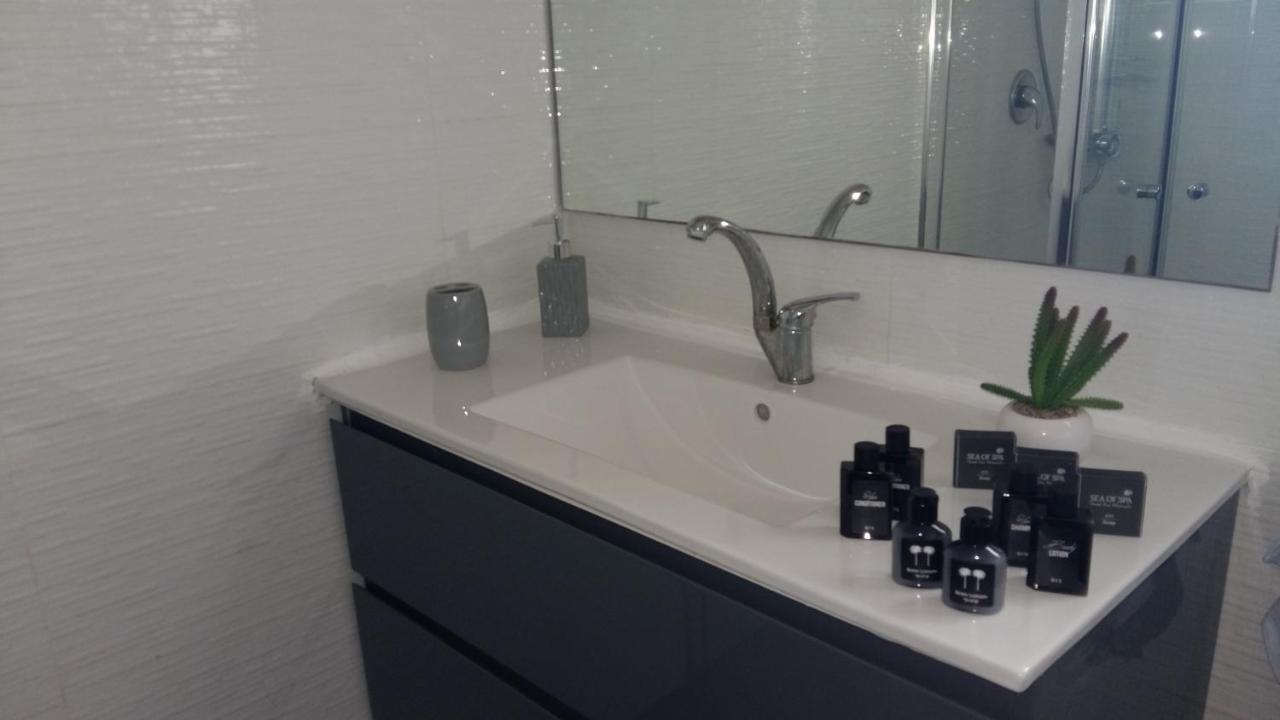 Holiday Studio Apartment Near The Baha ' I Gardens Хайфа Екстериор снимка
